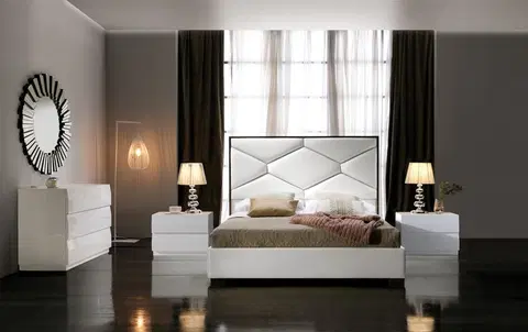 Luxusní a stylové postele Estila Designová kožená manželská postel Martina s geometrickým vzorovaným čalouněním as úložným prostorem 150-180cm