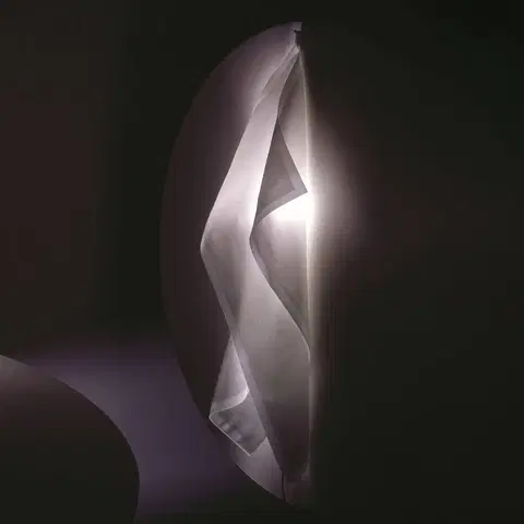 Nástěnná svítidla Ingo Maurer Ingo Maurer Delight nástěnné světlo tvar kapesníku